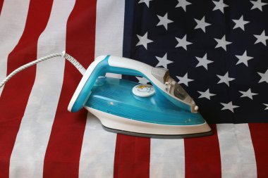 ütülü buruşuk ABD bayrağı