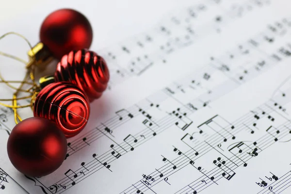 Notes and Christmas balls — Stock Photo, Image