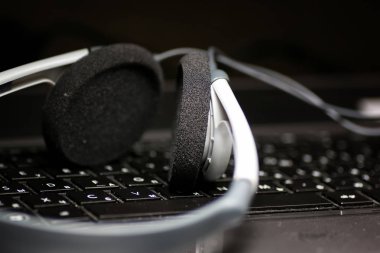 kulaklık klavye siyah