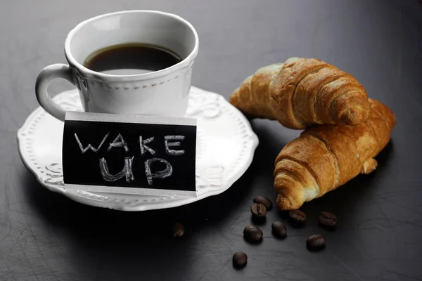 Café da manhã xícara croissant — Fotografia de Stock