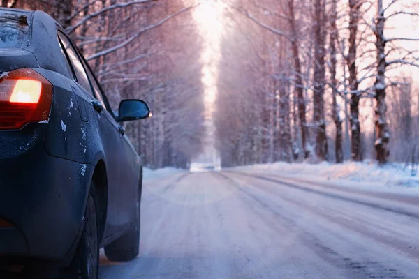 Carro vazio estrada beco inverno — Fotografia de Stock