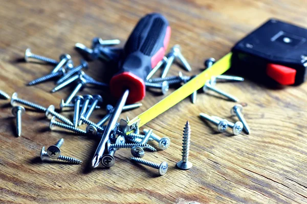 Tornillos y destornillador Ruleta — Foto de Stock