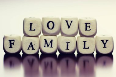 ahşap metin küp aile