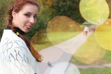 Kız iş stil park portre sonbahar