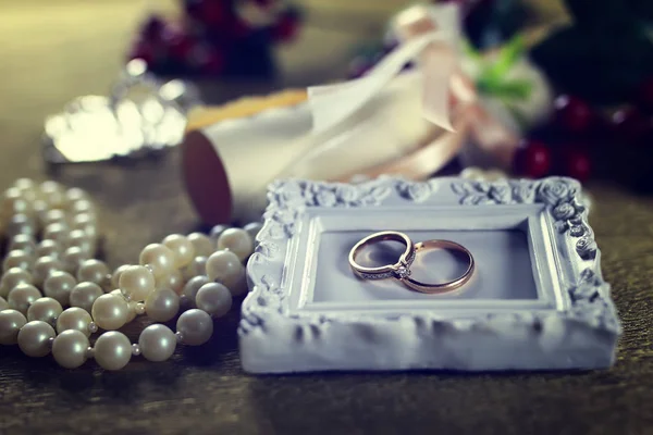 Πρόσκληση φόντο τονισμένο δαχτυλίδι γάμου — Φωτογραφία Αρχείου