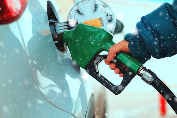 Gasolina de reabastecimento de automóveis — Fotografia de Stock