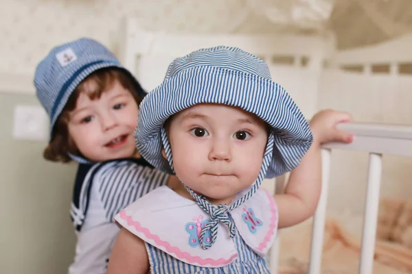 Niño marinero jugar en casa —  Fotos de Stock