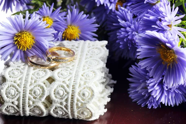 Wilde bloemen boeket ringen — Stockfoto