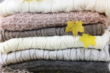 Sonbahar konsepti yığın kazak örme