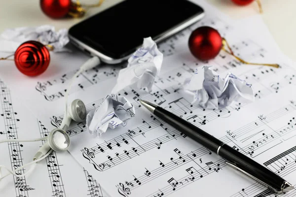 Notes and Christmas balls — Stock Photo, Image