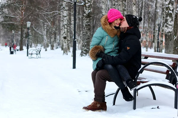 Pareja de amantes tiempo de invierno — Foto de Stock