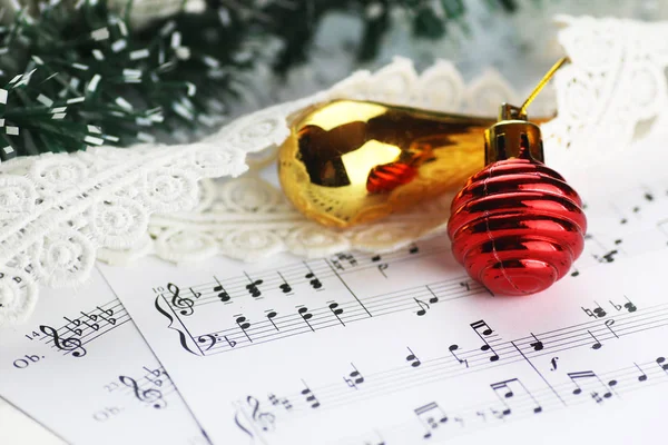 Notes and Christmas balls — Stock Photo, Image