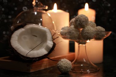 Cokonut şekerle tonda kompozisyon