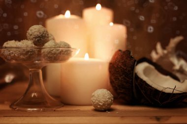 Cokonut şekerle tonda kompozisyon