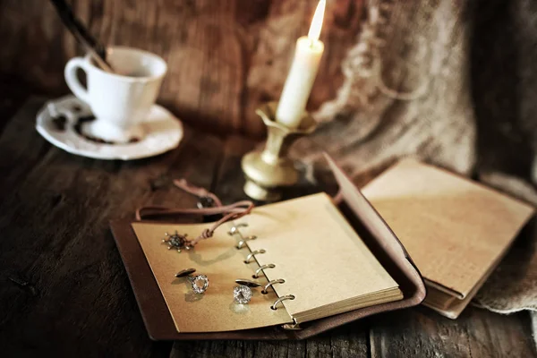 Pirate object on wooden table — Stock Photo, Image