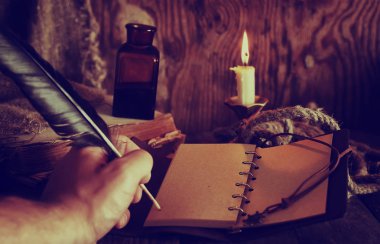 Retro nesnelerini geçiş yumuşatma ve leaher kitap mum ışığı ile