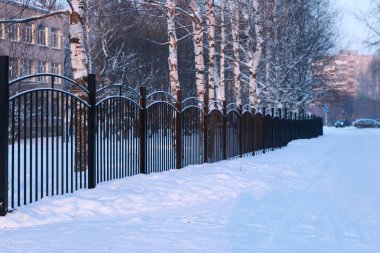 gün batımında kış manzara demir çit