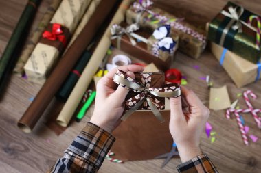 paket kağıdı tatil Noel için hediye el