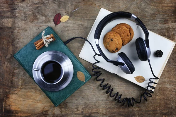 Audiobook headphones and book on wooden table — Stock Photo, Image