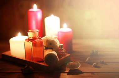 Spa aksesuarları mum ve şişe