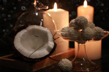 Cokonut şekerle tonda kompozisyon