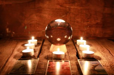 Kehanet tarot kartları mum