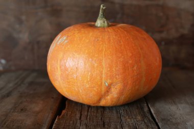 kabak ve eski ahşap üzerine de mum