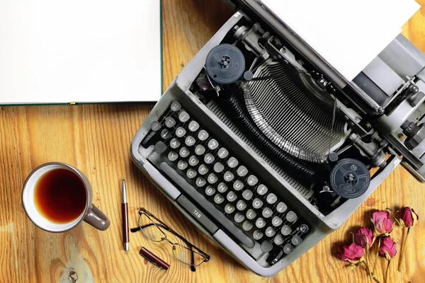 Stolní retro psací stroj — Stock fotografie