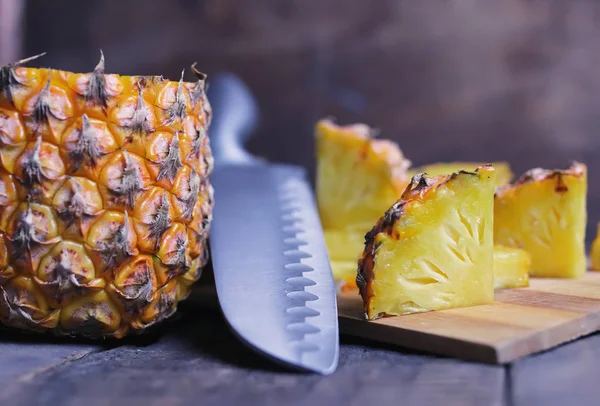 Slices pineapple cut knife — Stock Photo, Image