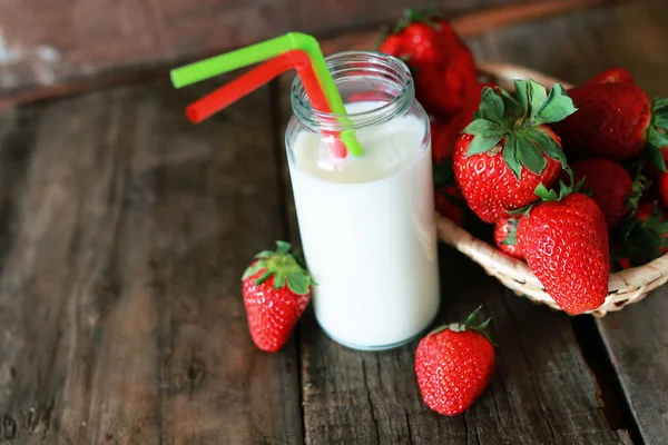 Strawberries and milk in a glass — Stock Photo, Image