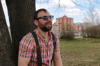 Sakal adamla parktaki müzik dinle