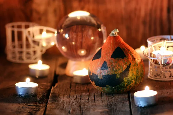 Cabeza de calabaza y velas decoración — Foto de Stock