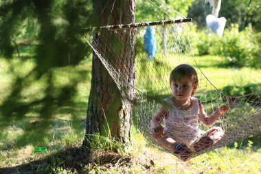 hamak doğa yaz aylarında küçük kız
