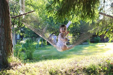 hamak doğa yaz aylarında küçük kız