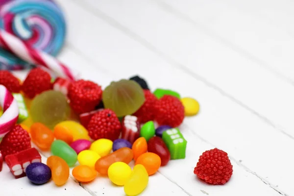 Süße Süßigkeiten weißer Hintergrund — Stockfoto