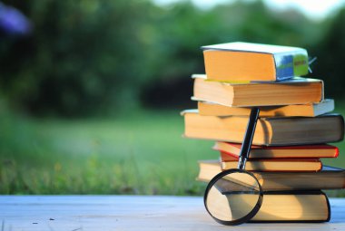 educaion geri okul kitap yığın sayfa açık