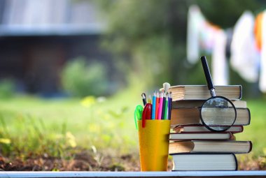 educaion geri okul kitap yığın sayfa açık