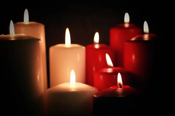 Červená bílá svíčka — Stock fotografie