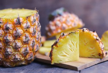 dilim ananas bıçak kesmek