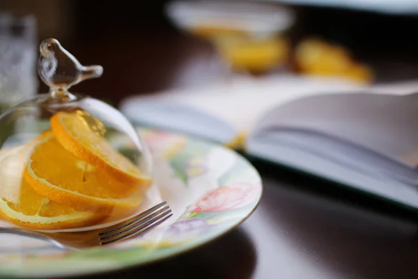 トーンのオレンジ フルーツ プレート — ストック写真