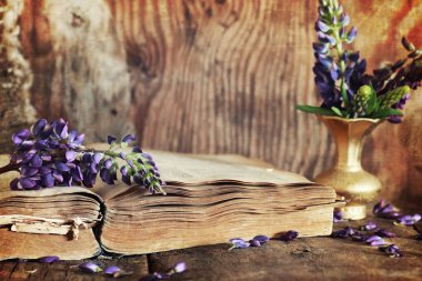 ahşap masa anahtar fotoğraf retro kitabı sctrathes etkisi