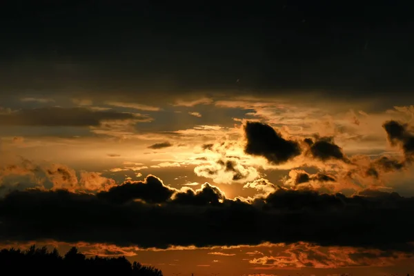 Puesta de sol nube oscura — Foto de Stock