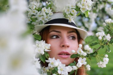 elma Bahçe çiçek kız