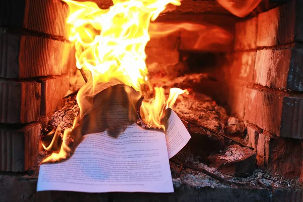 Fuoco di fiamma nel forno — Foto Stock