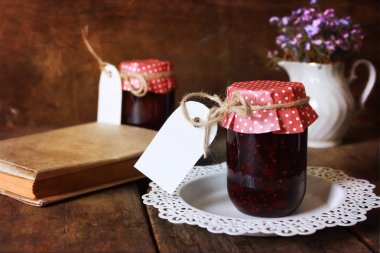 Retro rustik ev yapımı reçel kavanoz