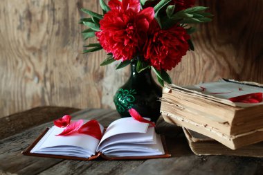 eski kitap çiçek ahşap tablo