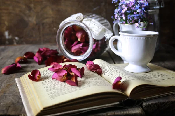 Vintage Tea Rose trockene Blütenblätter — Stockfoto