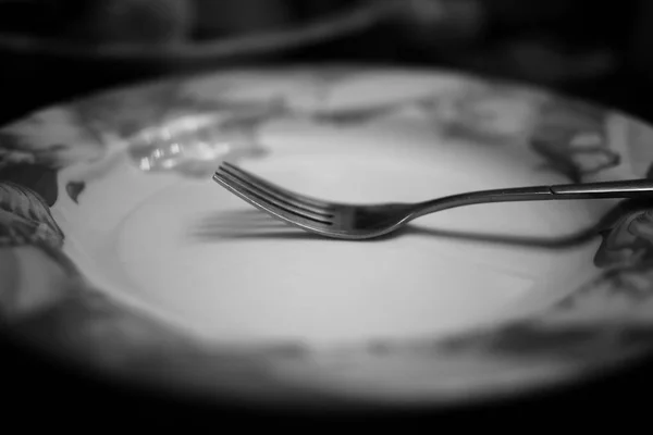 Fourchette en plaque noir blanc — Photo