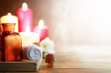 Spa aksesuarları mum ve şişe