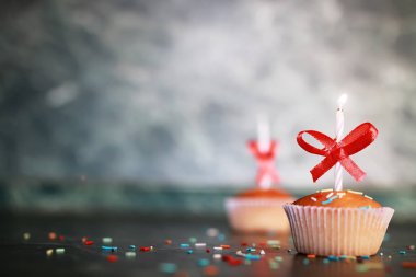 bir mum tatil ile cupcake